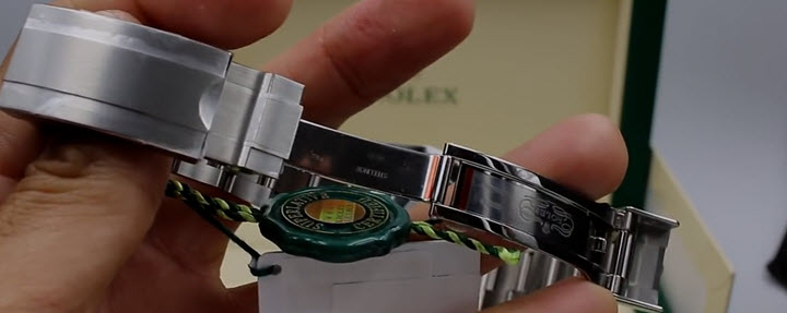 Rolex Submariner 116610LV In Green Watch Review