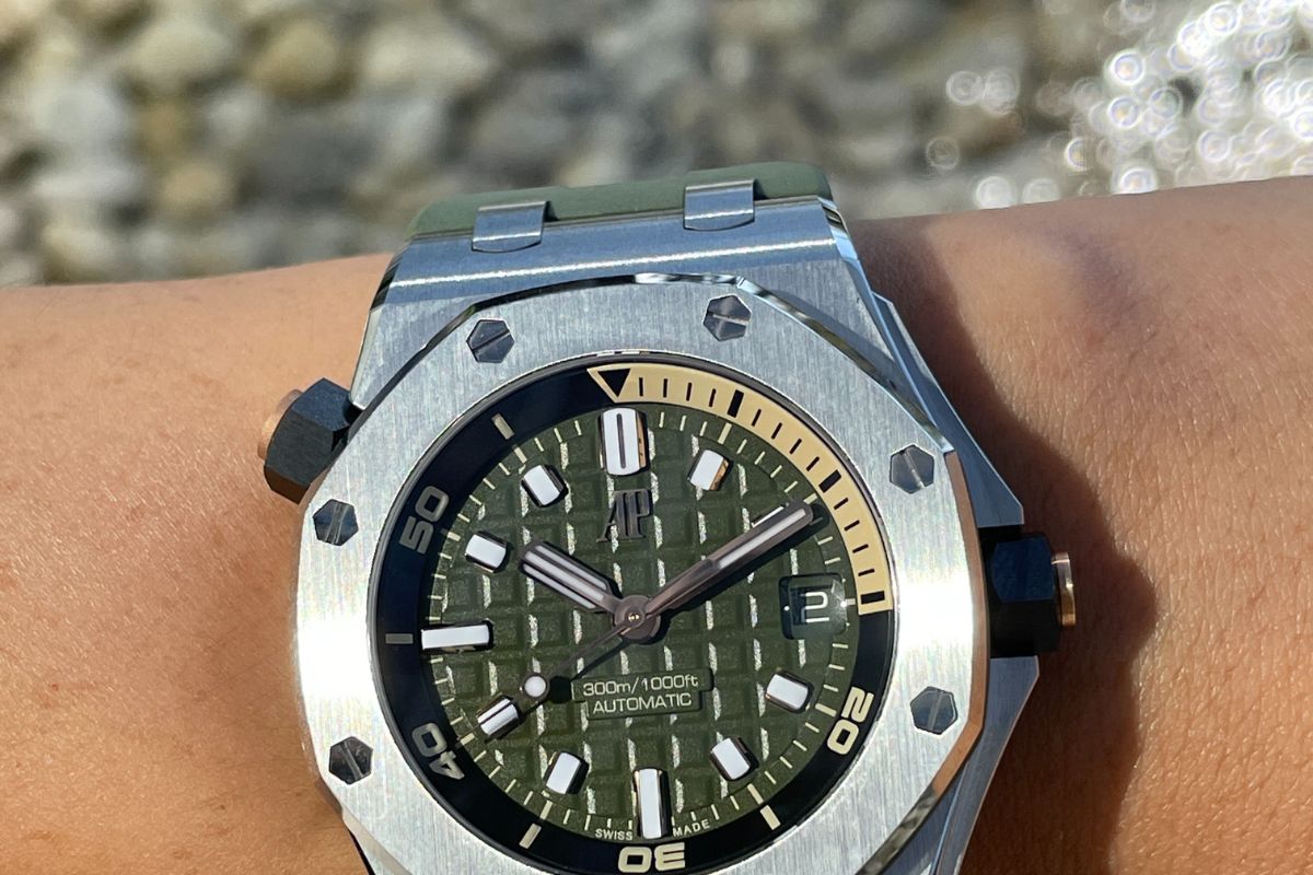 Audemars Piguet Royal Oak Offshore Diver 42mm Stainless Steel Green Dial 15720ST.OO.A052CA.01