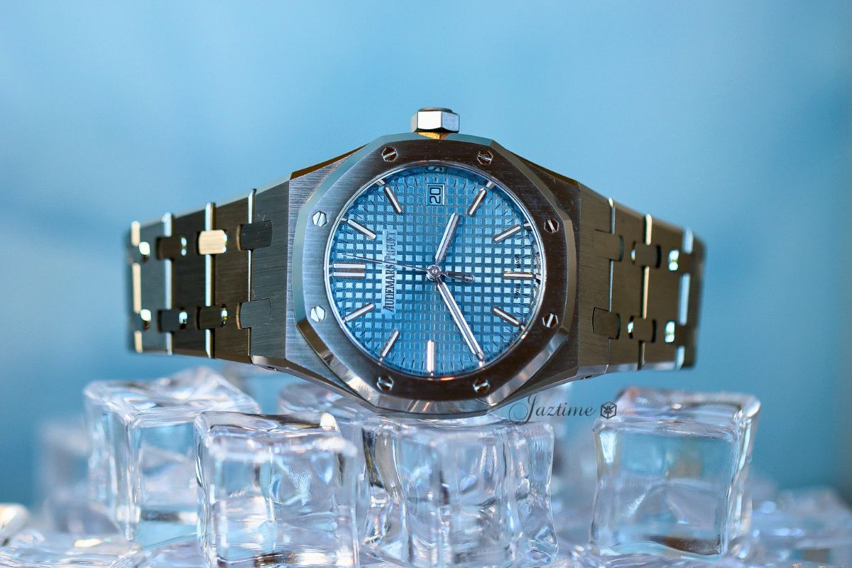 Up Close with the Audemars Piguet Royal Oak 37mm Stainless