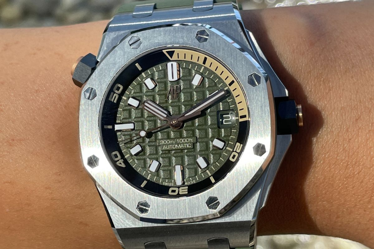 Audemars Piguet Royal Oak Offshore Diver 42mm Stainless Steel Green Dial 15720ST.OO.A052CA.01