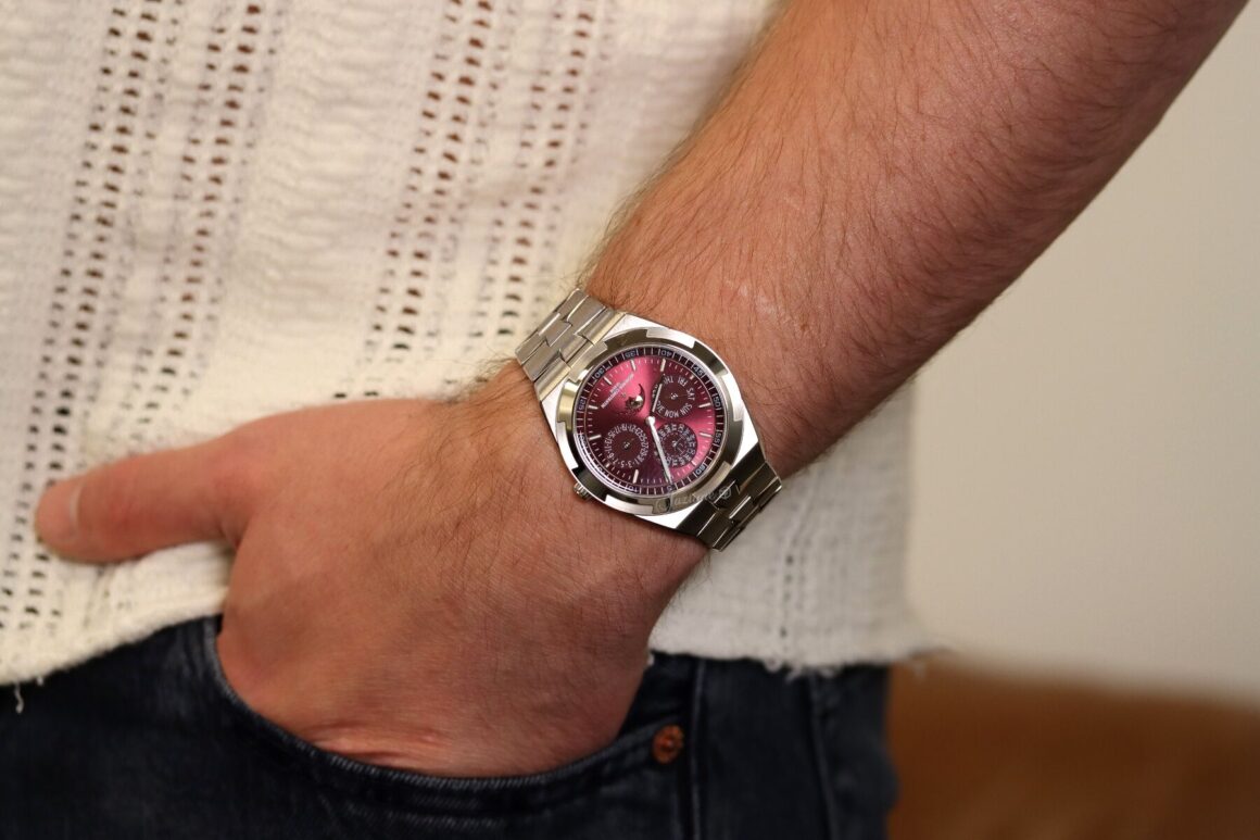 Vacheron Constantin Overseas Perpetual Calendar Ultra-Thin White Gold Burgundy Dial 4300V/220G-H151
