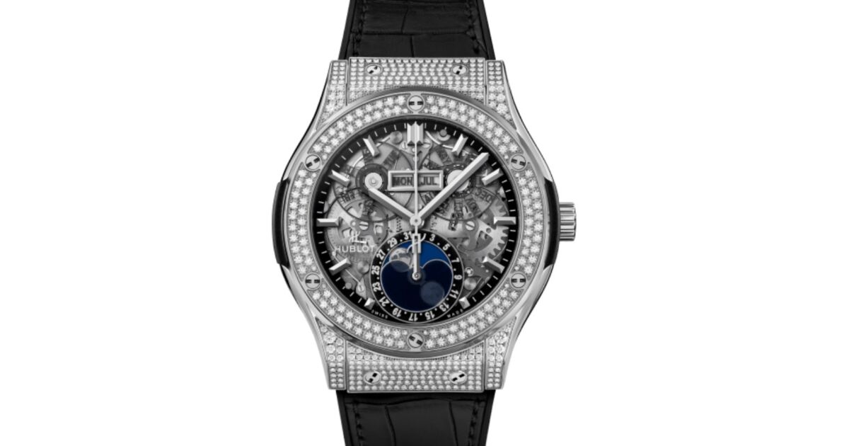 Hublot Classic Fusion Aerofusion Moonphase Titanium Pave