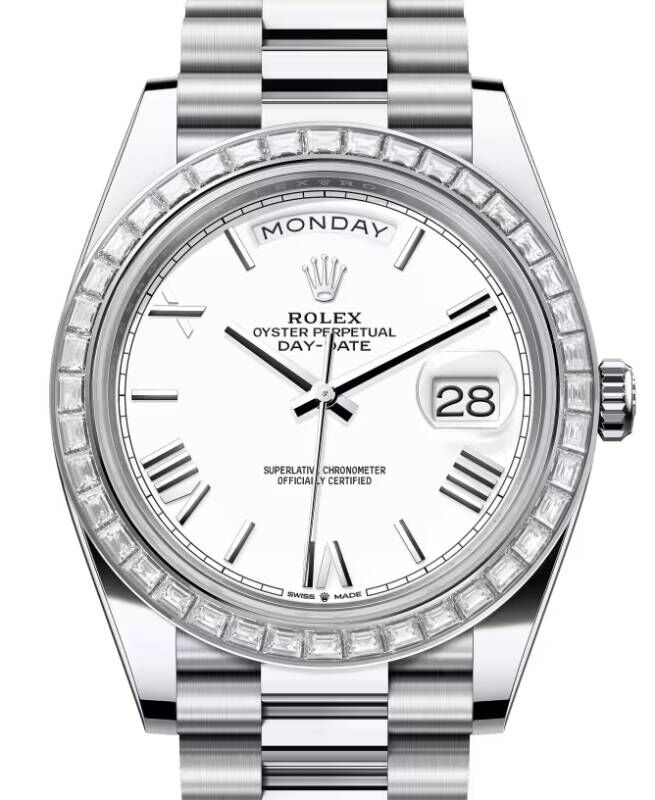 トランプ リボーン Rolex Day-Date 40 President Platinum White Roman Dial 228396TBR