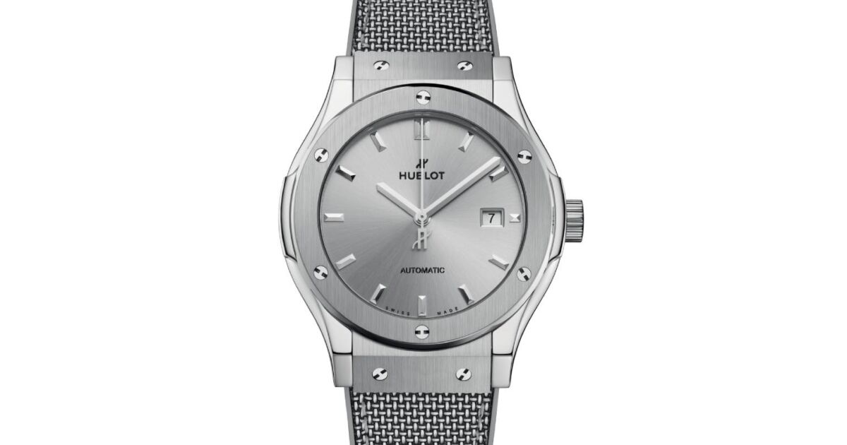 Hublot Classic Fusion Essential Grey Titanium 42mm 542.NX.5610.NR